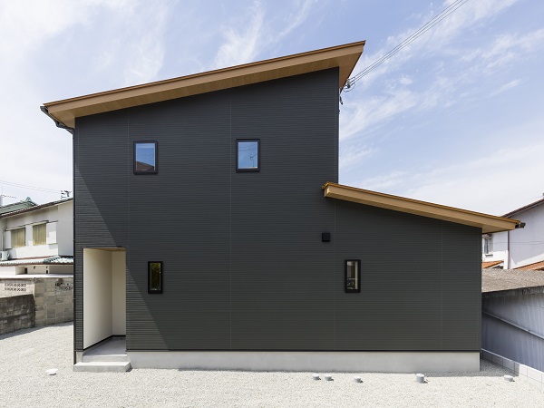 32坪/明るい南面を活かした、変形地に建つ家