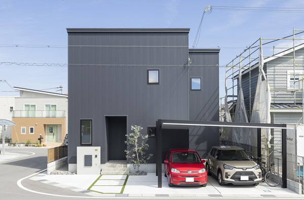 ３８坪／ヌックと吹き抜け、心地よくつながる家