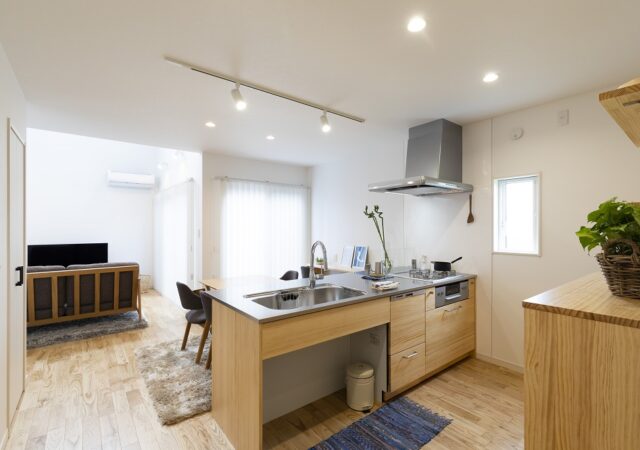 ４４坪の土地に建つ、プチ中庭が嬉しい３０坪のおうち